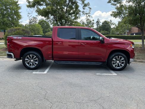 Used 2024 Chevrolet Silverado 1500 LT w/ Safety Package AWD/4WD image 11