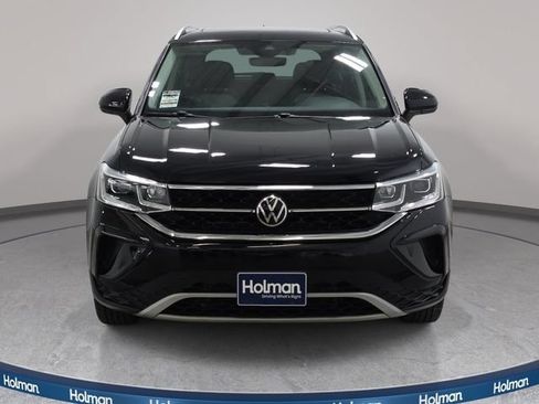 Used 2022 Volkswagen Taos SEL w/ Panoramic Sunroof Package FWD image 3
