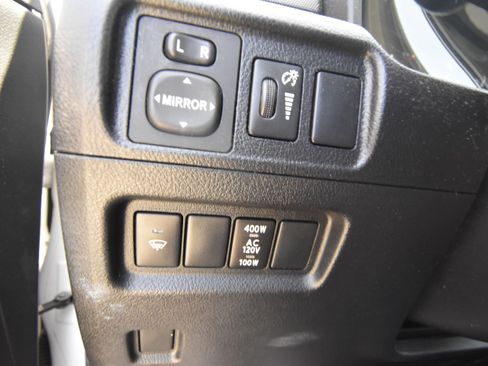 Used 2016 Toyota 4Runner SR5 AWD/4WD image 17