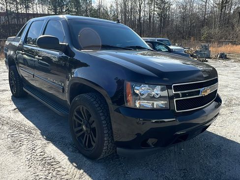 Used 2009 Chevrolet Avalanche LS image 5