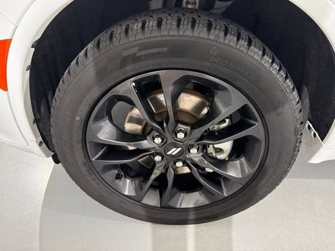 Used 2025 Dodge Durango GT AWD/4WD image 4