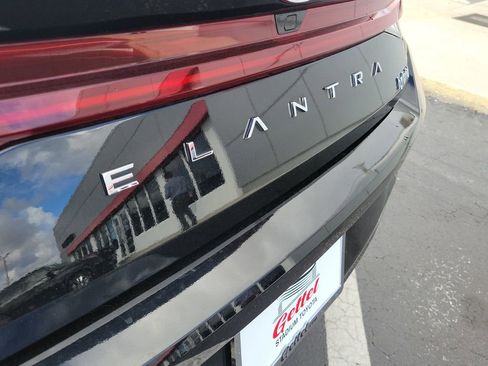 Used 2023 Hyundai Elantra Limited image 6