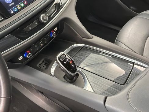 Used 2021 Buick Enclave Essence AWD/4WD image 20