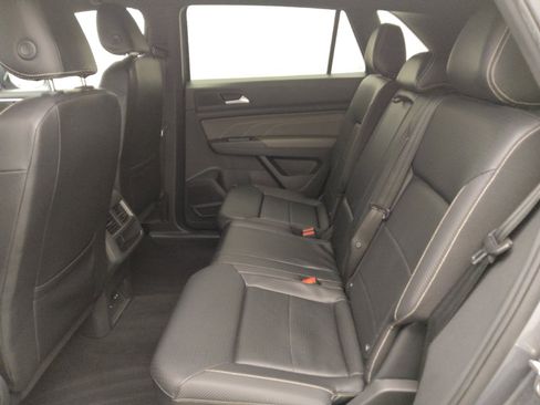 Used 2023 Volkswagen Atlas Cross Sport SE FWD image 18