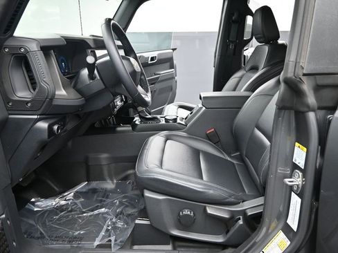 Used 2025 Ford Bronco Badlands AWD/4WD image 16