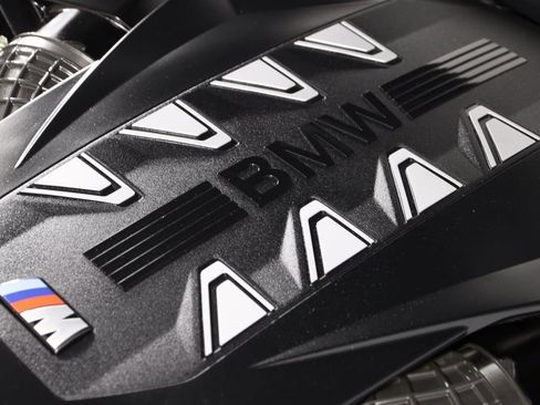 Used 2023 BMW X7 M60i w/ Executive Package image 27