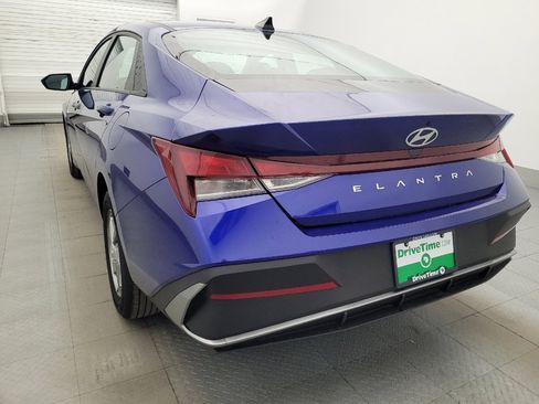 Used 2025 Hyundai Elantra SE FWD image 5