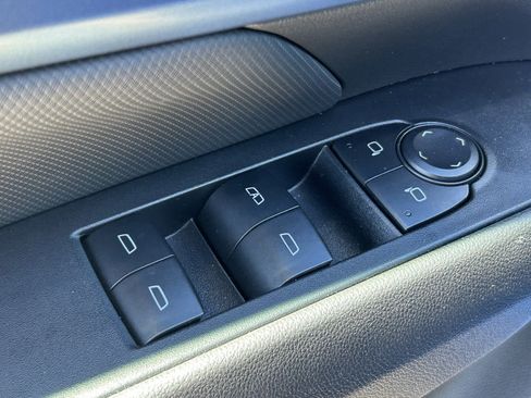 New 2025 Chevrolet Equinox EV LT w/ Convenience Package II image 15