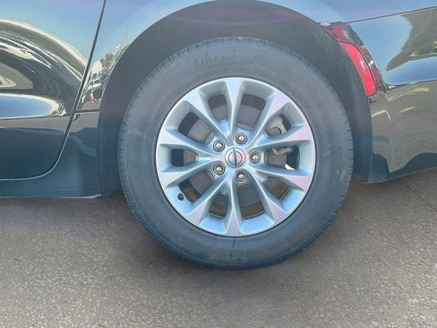 Certified 2025 Chrysler Pacifica Select AWD/4WD image 27