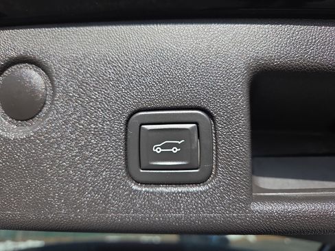 Used 2024 Chevrolet Equinox LT image 37