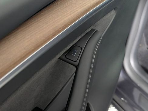 Used 2024 Tesla Model Y Long Range RWD image 26