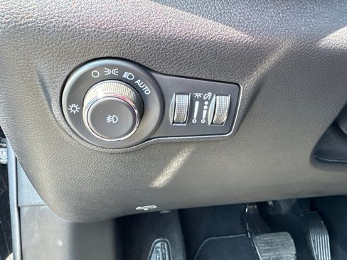 Used 2022 Jeep Compass Latitude w/ Sun and Sound Group image 17