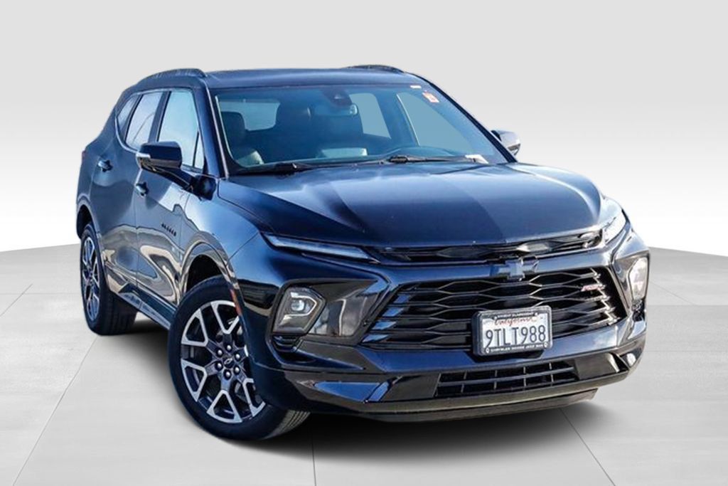 Used 2025 Chevrolet Blazer RS AWD/4WD image 2