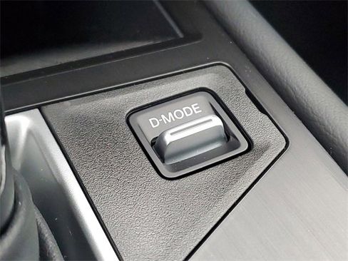 Certified 2025 Nissan Kicks SV image 18