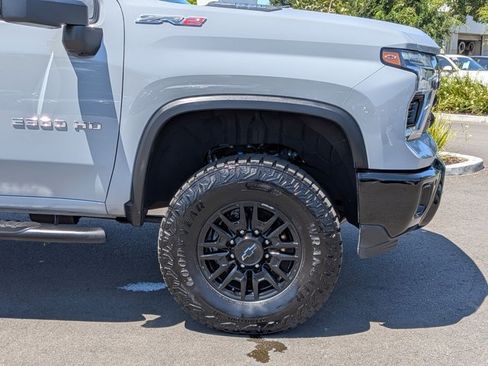 Used 2025 Chevrolet Silverado 2500 ZR2 AWD/4WD image 24
