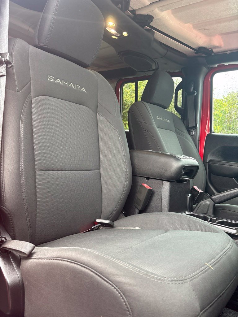 Used 2019 Jeep Wrangler Unlimited Sahara AWD/4WD image 23