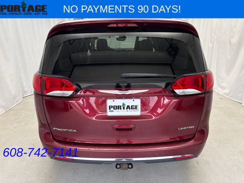 Used 2018 Chrysler Pacifica Limited FWD image 3
