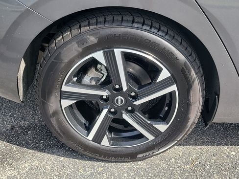 Used 2024 Nissan Sentra SV FWD image 9