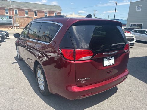Used 2021 Chrysler Voyager Lxi FWD image 3