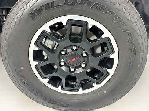 Used 2025 Toyota Tacoma Limited AWD/4WD image 33
