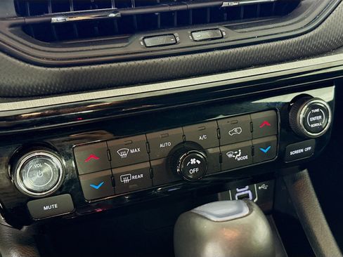 Used 2025 Jeep Compass Trailhawk w/ Trailhawk Elite Group image 19