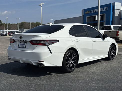 Used 2024 Toyota Camry SE image 10