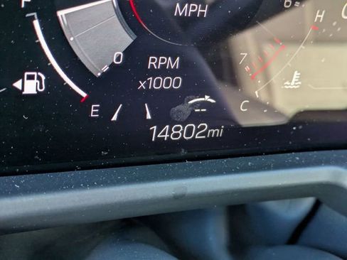 Used 2025 GMC Acadia Elevation image 17