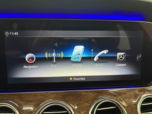Used 2019 Mercedes-Benz E 300 4MATIC image 19
