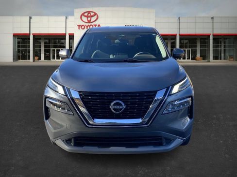 Used 2023 Nissan Rogue SV image 2