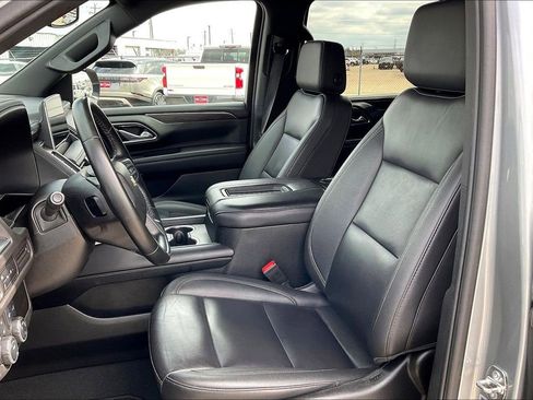 Used 2024 Chevrolet Suburban LT image 18