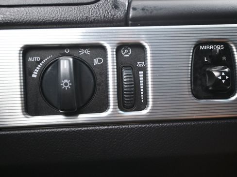 Used 2004 Ford Thunderbird image 12