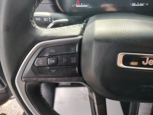 Used 2024 Jeep Grand Cherokee L Limited w/ Luxury Tech Group II AWD/4WD image 37