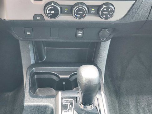 Used 2016 Toyota Tacoma SR5 w/ Towing Package RWD image 18