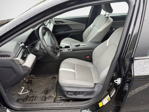 Used 2025 Toyota Camry SE FWD image 12