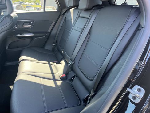 Used 2025 Mercedes-Benz GLC 300 4MATIC image 16