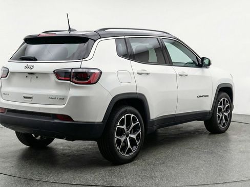 Used 2025 Jeep Compass Limited image 9
