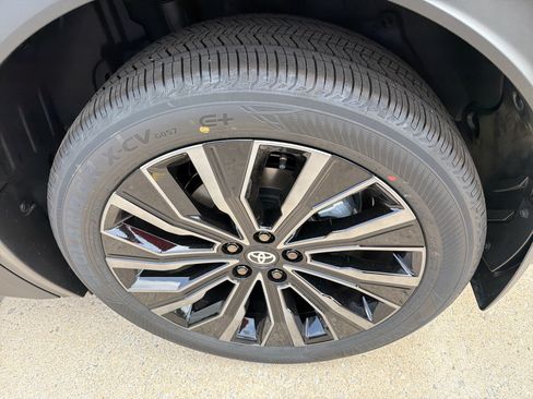 New 2026 Toyota C-HR AWD/4WD image 7