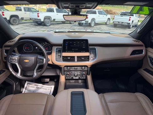 Used 2021 Chevrolet Suburban Premier w/ Premium Package AWD/4WD image 25