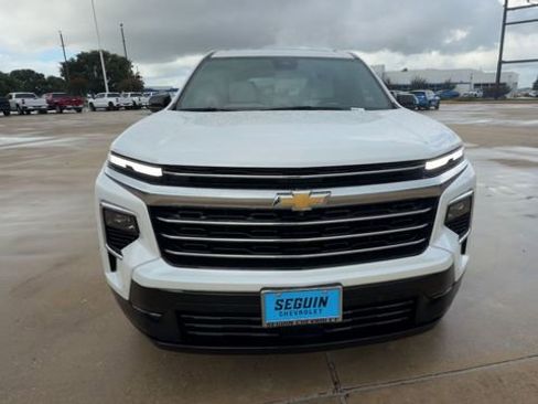 Used 2025 Chevrolet Traverse High Country w/ LPO, Floor Liner Package FWD image 3