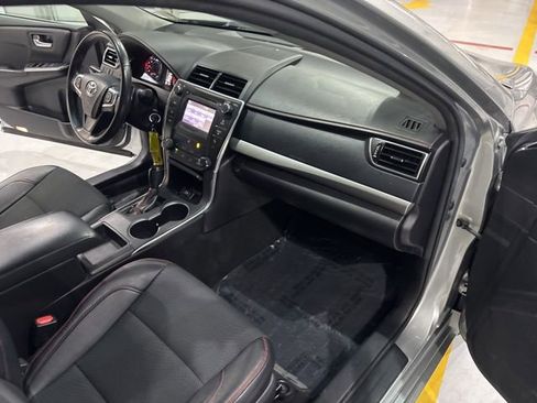Used 2017 Toyota Camry SE w/ Four Season Floor Mat Package image 36