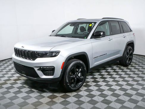 Used 2025 Jeep Grand Cherokee Limited w/ Black Appearance Package RWD image 26