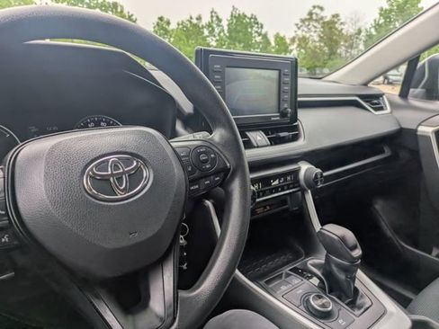 Used 2022 Toyota RAV4 LE AWD/4WD image 31