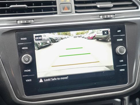 Certified 2023 Volkswagen Tiguan SE FWD image 24