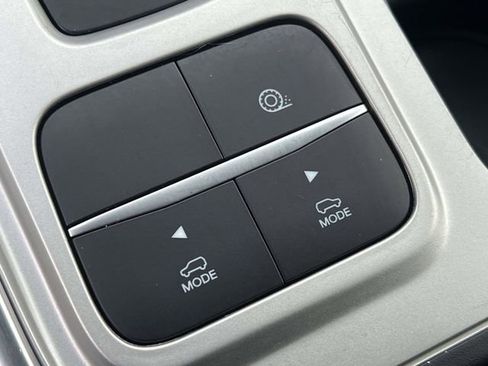 Used 2022 Ford Explorer XLT w/ Equipment Group 202A image 34