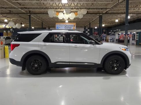 Used 2021 Ford Explorer XLT AWD/4WD image 7