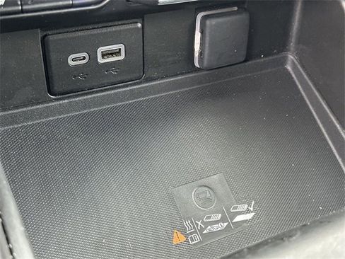 Used 2024 GMC Yukon SLT image 38