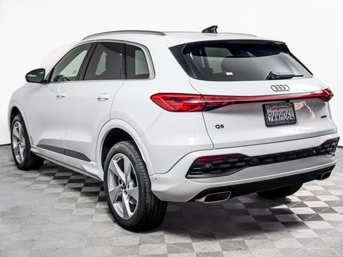 Used 2025 Audi Q5 Premium Plus w/ Premium Plus AWD/4WD image 2