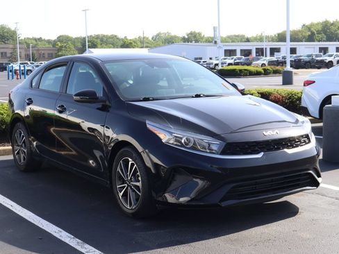 Used 2024 Kia Forte LXS FWD image 3