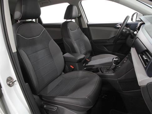 Used 2023 Volkswagen Taos SE image 16