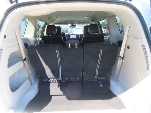 Used 2023 Chrysler Pacifica Touring-L FWD image 28